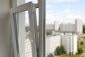 Пластиковые окна в Минске: устройство, особенности выбора и эксплуатационные преимущества